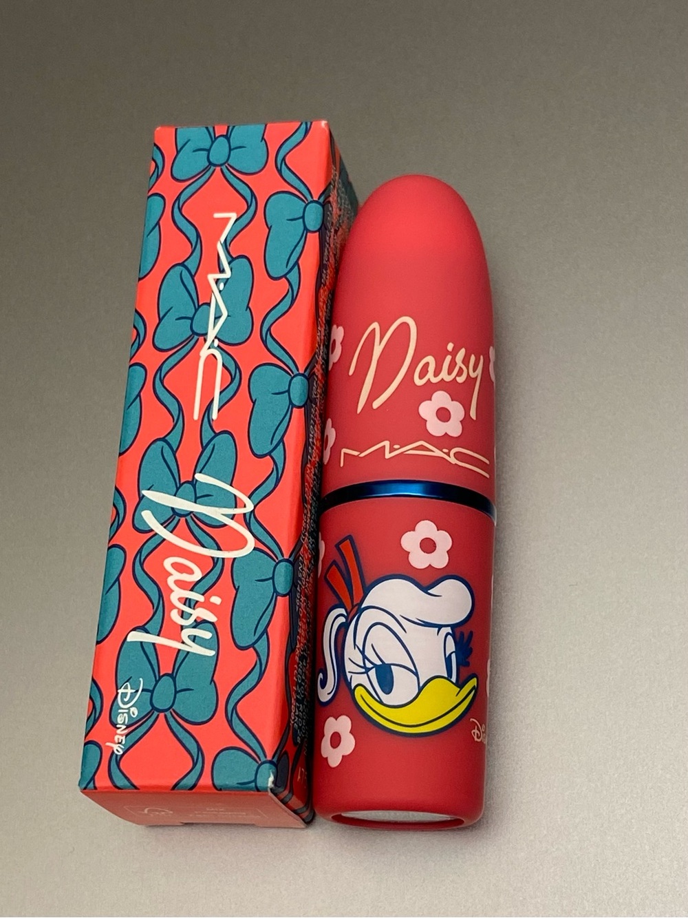 MAC “Upsy Daisy” Lipstick ~ Disney Minnie Mouse & Daisy Duck Collection - Picture 3 of 5